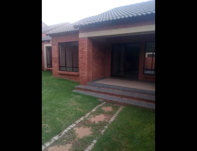 2 BEDROOM TOWNHOUSE RENTED IN BOARDWALK MEANDER